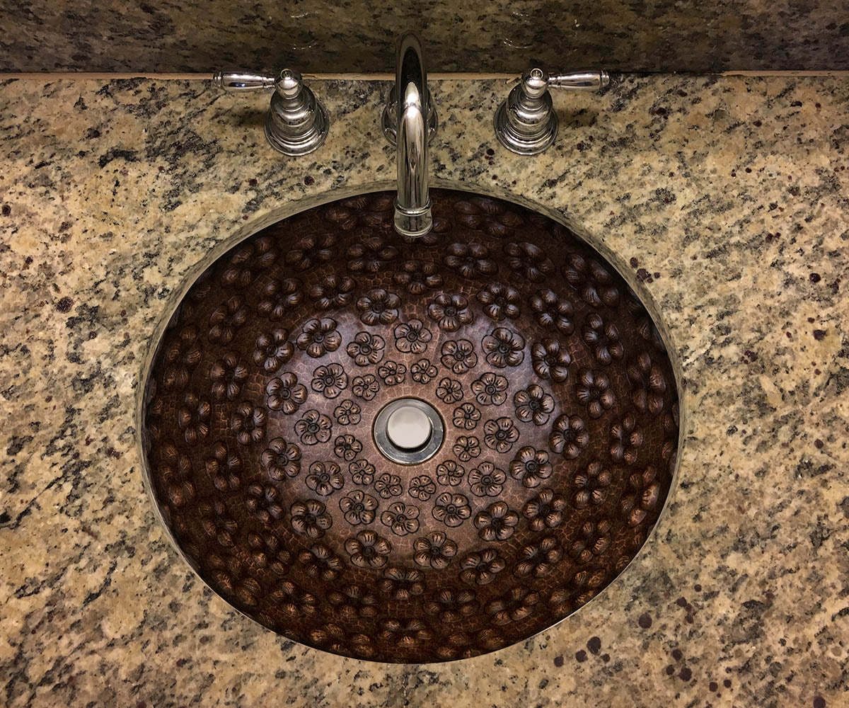 Premium Lavabo Redondo en Cobre con Diseño Flores de Violeta